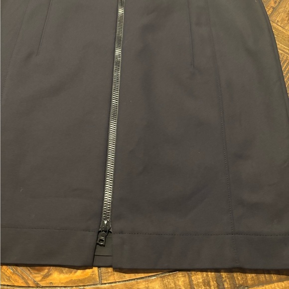 Akris Punto Navy Midi Skirt in size 12. Great condition! Front zip - Picture 9 of 16